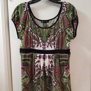 paisley print short sleeve empire scoop neck top with contrast binding & waist